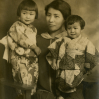 Photograph, Cho Yamamoto and her daughters, Yuki and Fumi