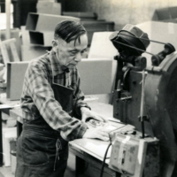 http://digitalcollections.jasc-chicago.org/TEMPfiles/RG10_b2_f09_029_Lo_Workshop1972.jpg