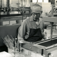 http://digitalcollections.jasc-chicago.org/TEMPfiles/RG10_b2_f09_025_Lo_Workshop1972_Front.jpg
